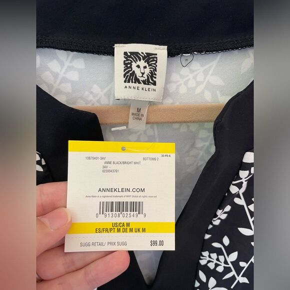 Anne Klein Sport 3/4 Sleeve v-Neck, Print Top size medium NEW - Picture 6 of 8